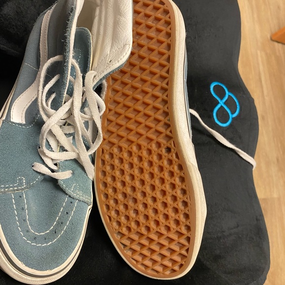 Vans - Picture 2 of 4